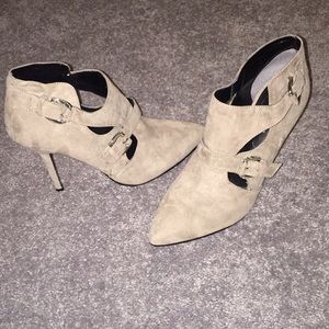 NWOB Guess Faux Suede Shoes